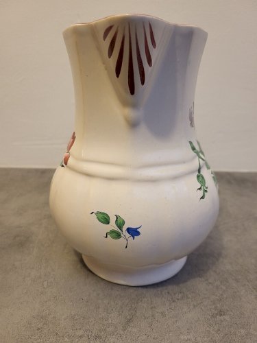 PICHET OU BROC A EAU EN FAIENCE SAINT CLEMENT