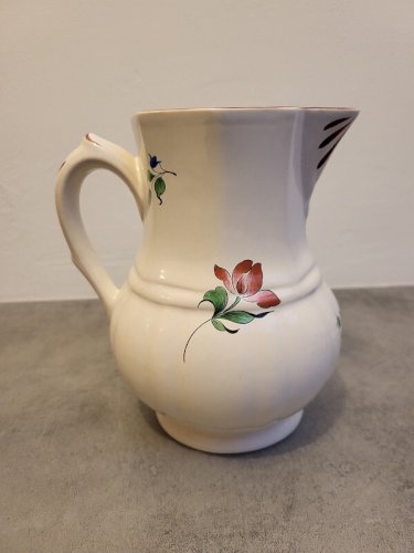 PICHET OU BROC A EAU EN FAIENCE SAINT CLEMENT