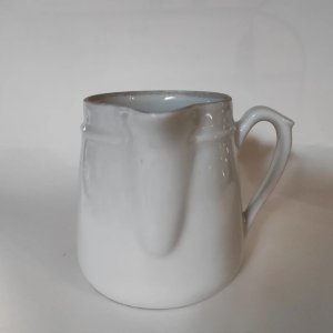 Pichet ou pot à lait en porcelaine à feu P Précieux