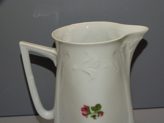 -PICHET PORCELAINE A DECOR DE ROSES N°982 SANS MARQUE APPARENTE déco Table  D