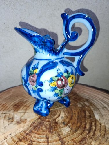 pichet portugais vintage Alcolbaca à decor floral en bon etat