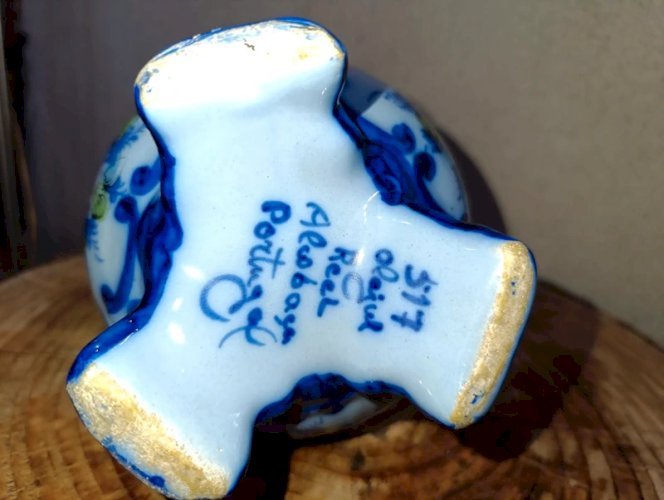 pichet portugais vintage Alcolbaca à decor floral en bon etat