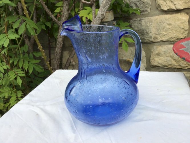 Pichet romain carafe en verre bullé Biot couleur Bleu de Perse