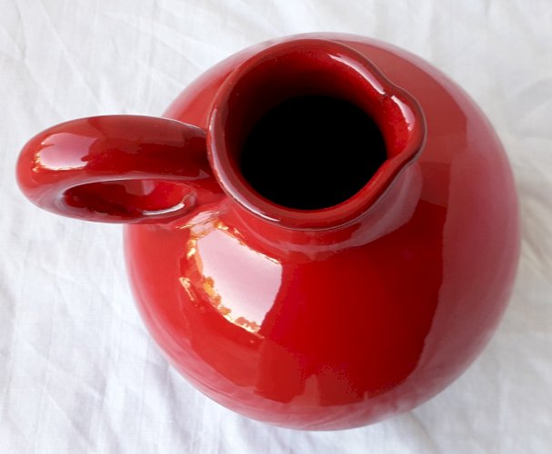 Pichet rouge céramique