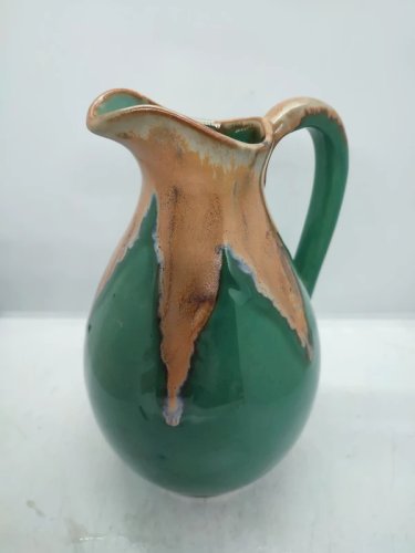 Pichet / vase dans le gout des productions de denbac poincon à  identifié en bon etat