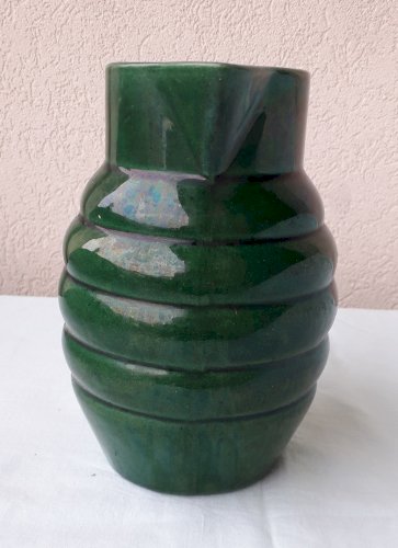 Pichet vert en céramique