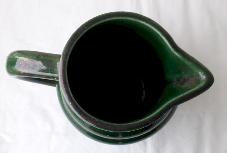 Pichet vert en céramique