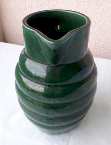 Pichet vert en céramique