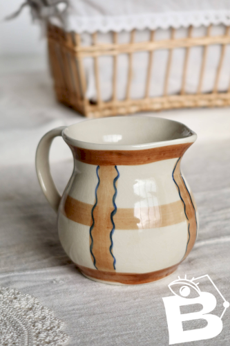 Pichet vintage en céramique émaillée beige et marron peint à la main – Déco