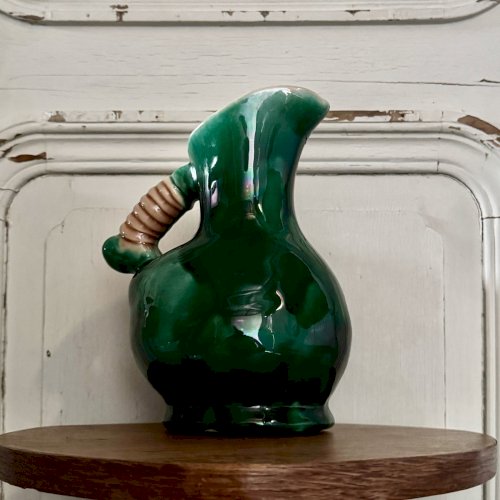 Pichet vintage en céramique fond vert 1960 M3651