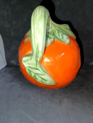 pichet vintage en forme de fruit en bon etat