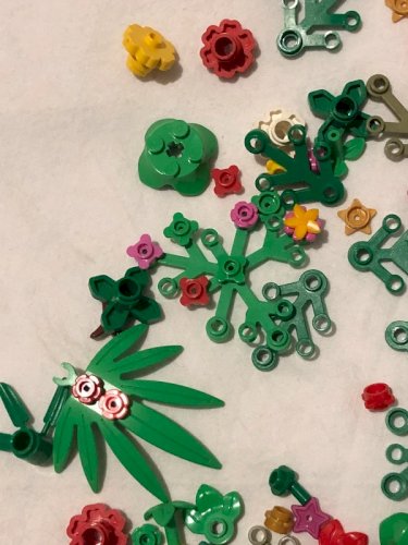 Pièces de Lego thème fleurs et jardins