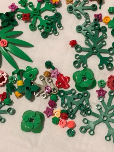 Pièces de Lego thème fleurs et jardins