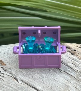 Lego chest and diamond pieces/accessories
