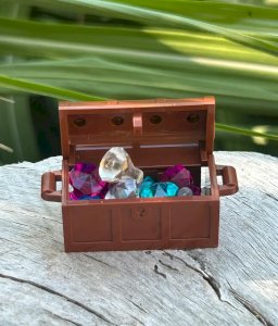 Lego safe and diamonds pieces/accessories
