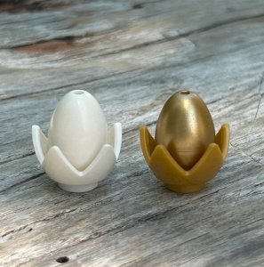 Lego pieces/accessories white and gold eggs