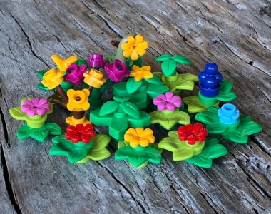 Lego pieces/accessories garden and flowers theme