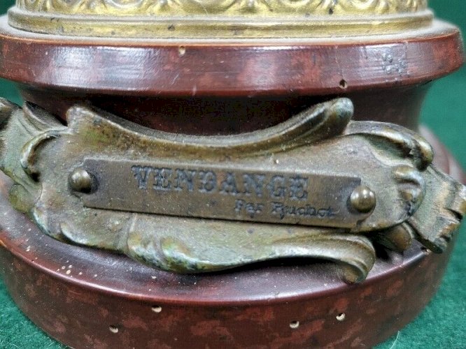 PIED DE LAMPE A PETROLE ELECTRIFIE EN REGULE VENDANGE RESRVOIR EN VERRE PEINT