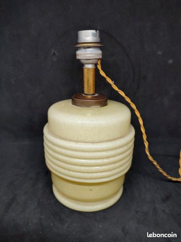 Pied de lampe année 60-70 en verre annelé en bon etat( made in chiner)
