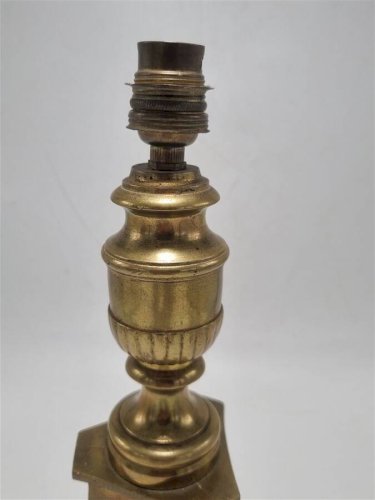 Pied de lampe en laiton à pattes de lion