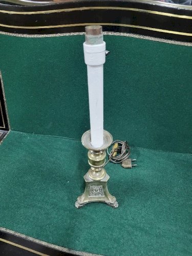 PIED DE LAMPE EN LAITON SUJET RELIGIEUX
