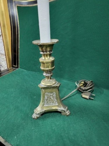 PIED DE LAMPE EN LAITON SUJET RELIGIEUX