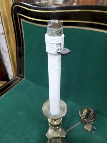PIED DE LAMPE EN LAITON SUJET RELIGIEUX
