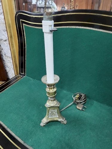 PIED DE LAMPE EN LAITON SUJET RELIGIEUX