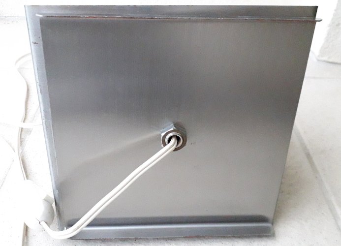 Pied de lampe en métal