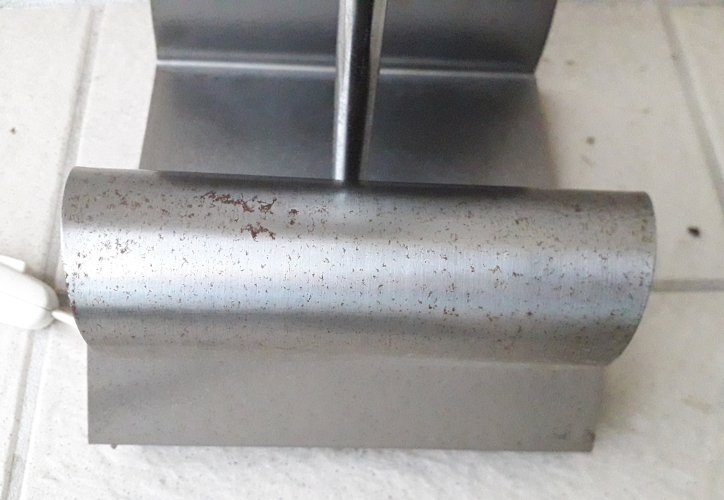 Pied de lampe en métal