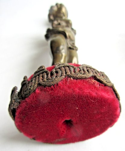 Pied de lampe Napoléon III en bronze à patine brune: Angelot portant le lumière