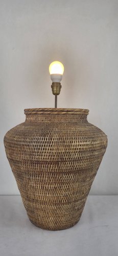 Pied e lampe en rotin tressé