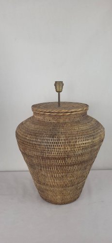 Pied e lampe en rotin tressé