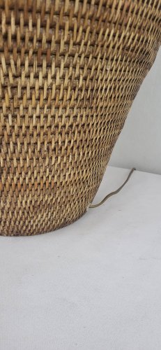 Pied e lampe en rotin tressé