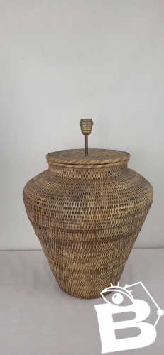 Pied e lampe en rotin tressé