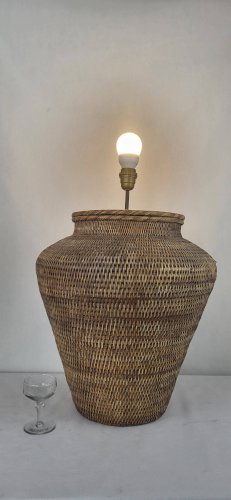 Pied e lampe en rotin tressé