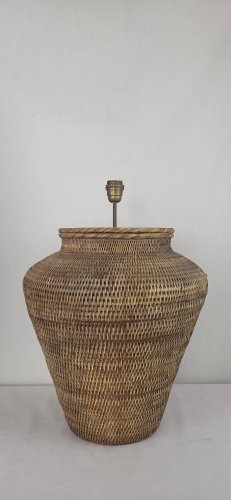 Pied e lampe en rotin tressé