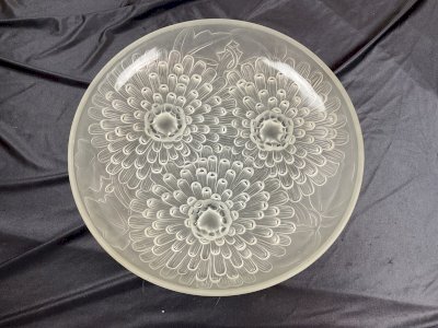 Pierre d'Avesn. Large glass bowl signed Avesn France Art Deco period.