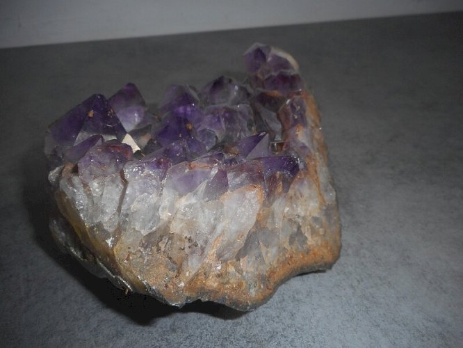 PIERRE DE COLLECTION CRISTAL MAUVE L'AMETHYSTE