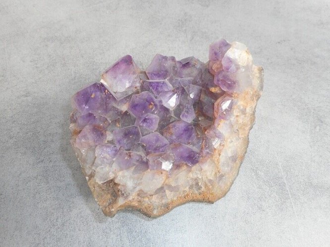 PIERRE DE COLLECTION CRISTAL MAUVE L'AMETHYSTE
