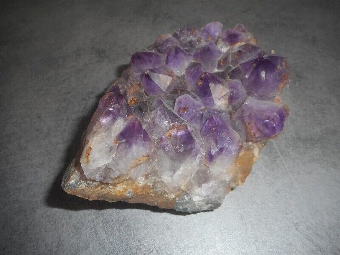 PIERRE DE COLLECTION CRISTAL MAUVE L'AMETHYSTE