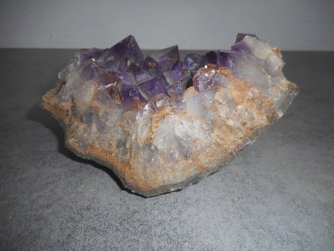 PIERRE DE COLLECTION CRISTAL MAUVE L'AMETHYSTE