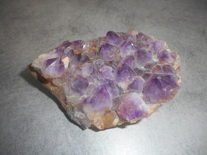 PIERRE DE COLLECTION CRISTAL MAUVE L'AMETHYSTE