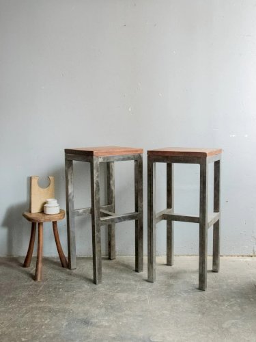 Pierre, la paire de tabourets de bar en métal N°17