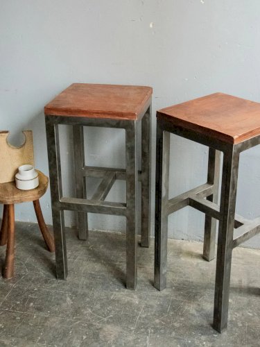 Pierre, la paire de tabourets de bar en métal N°17