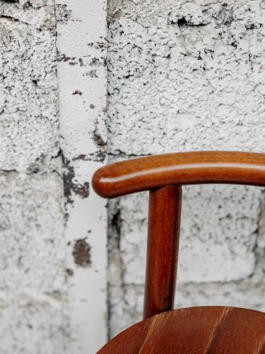 Pierre, le tabouret de bar en bois foncé N°8