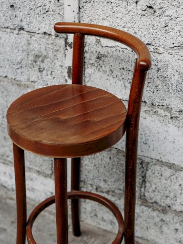 Pierre, le tabouret de bar en bois foncé N°8