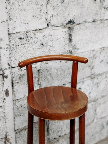 Pierre, le tabouret de bar en bois foncé N°8