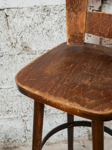 Pierre, le tabouret de bar en bois N°28