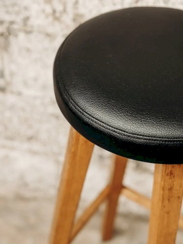 Pierre, le tabouret de bar en frêne N°3